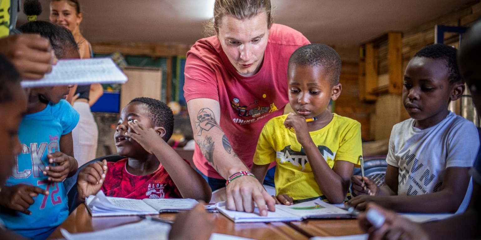 8 Worthwhile Nonprofit Summer Internships 2024 Roots Interns