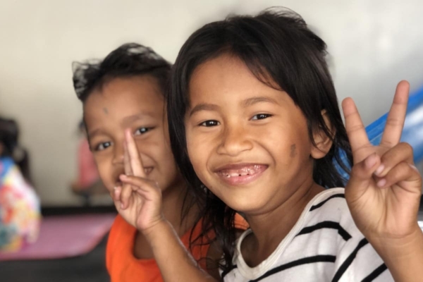 smiling children cambodia