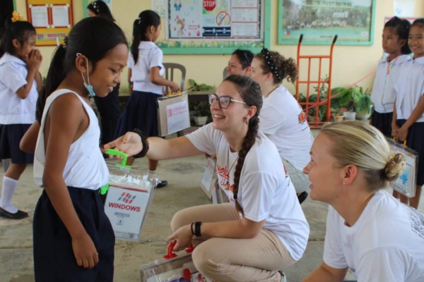 a group of volunteers from Volunteers for the Visayans