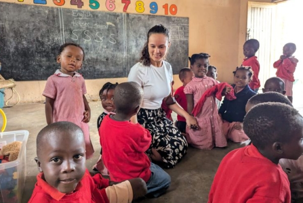 Shayani enjoying time with the kids during her education internship in Malawi.
