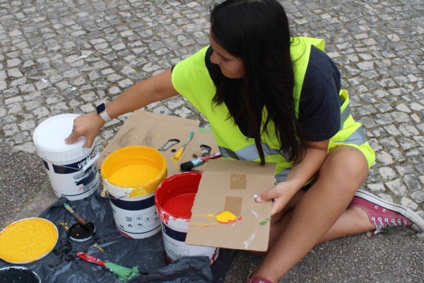 An intern in Portugal mixing paint.