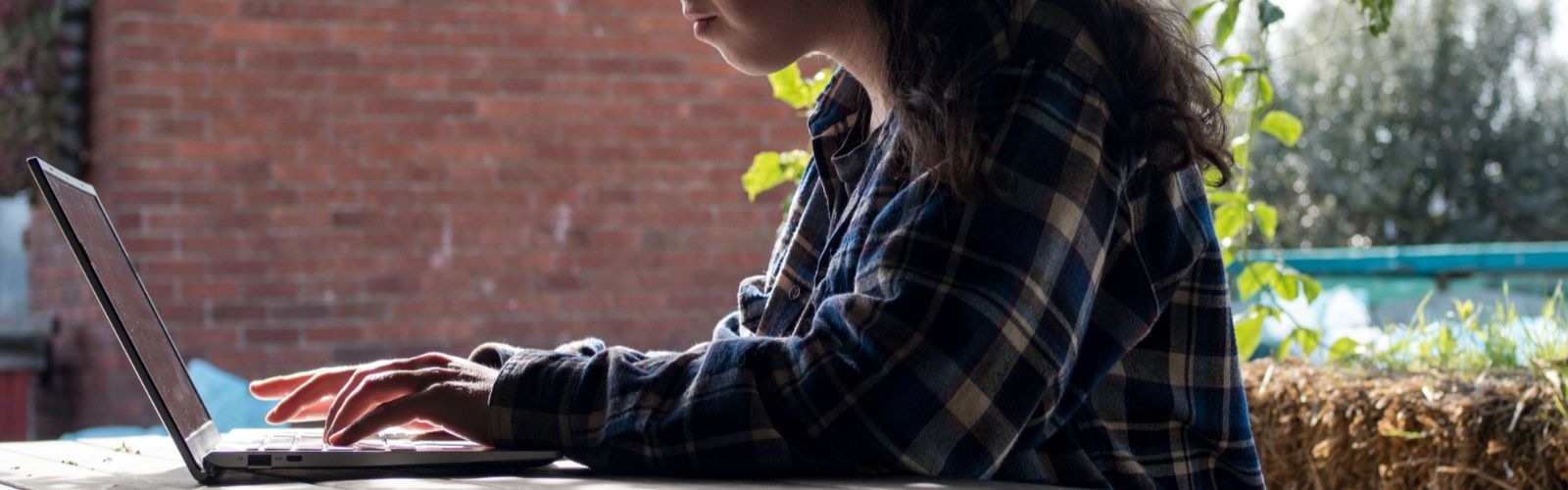 What is a Hybrid Internship? Meaning, Benefits, and How to Find one