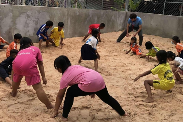 Intern teaching in CAmbodia