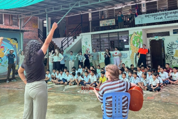 Intern teaching in CAmbodia