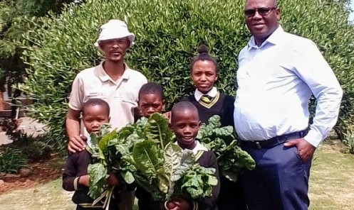 Group pic with kids and vegetables